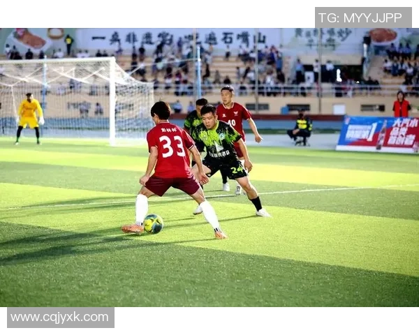 矮个子也能闪耀绿茵场身体矮小的足球明星们的奋斗与荣耀